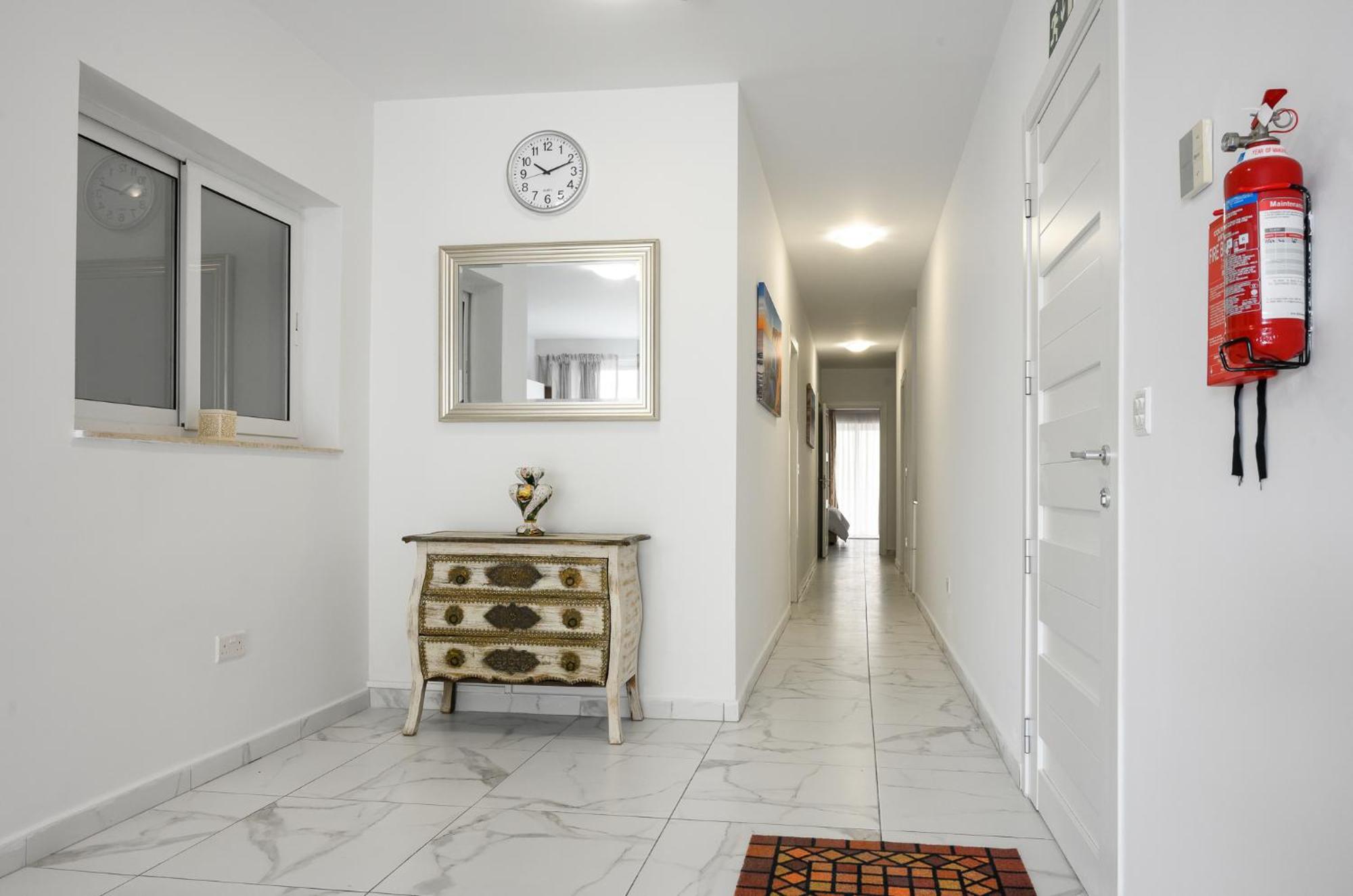 Spacious Modern Near The Sea In Xemxija شقة
